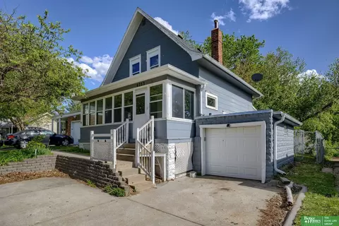 6233 Pacific St, Omaha, NE 68106