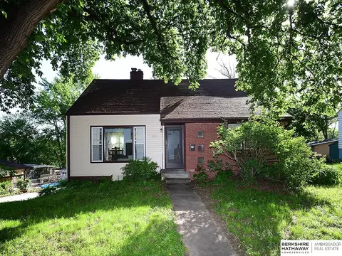 6761 N 34 St, Omaha, NE 68112