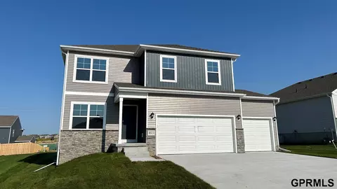 8511 S 184th St, Omaha, NE 68136