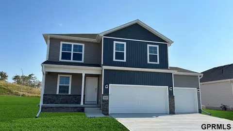 18363 Rose Lane Rd, Omaha, NE 68136