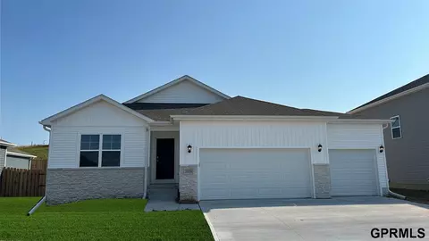 18359 Rose Lane Rd, Omaha, NE 68136