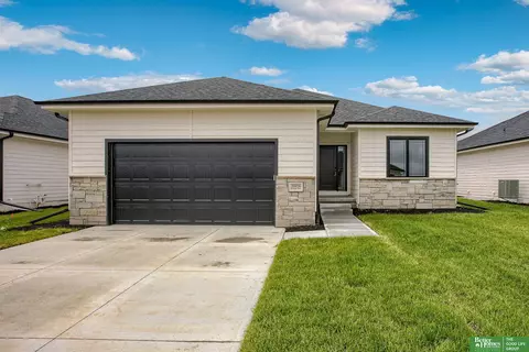 20926 Ellison Ave, Elkhorn, NE 68022