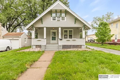 6933 Florence Blvd, Omaha, NE 68112