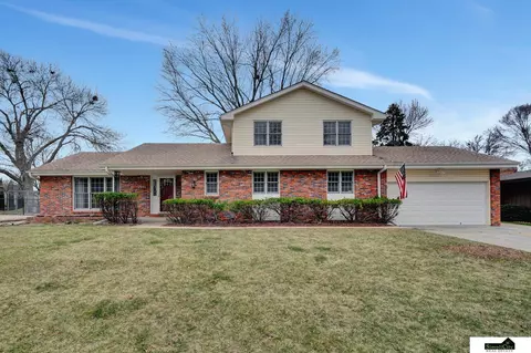 7441 Whitestone Dr, Lincoln, NE 68506
