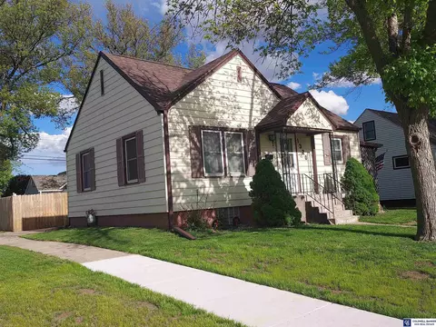 1320 N Iowa Ave, York, NE 68467