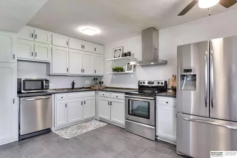 12749 Woodcrest Plz #112, Omaha, NE 68137