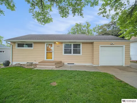 6631 Knox St, Lincoln, NE 68507