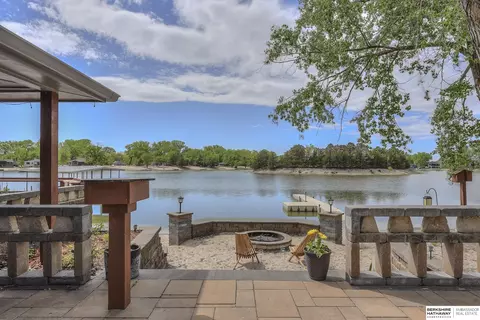 6 Willow Point Dr, Ashland, NE 68003