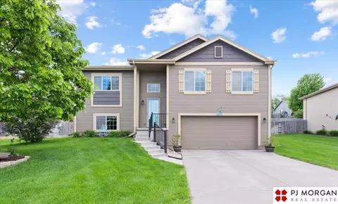 5002 N 161 St, Omaha, NE 68116