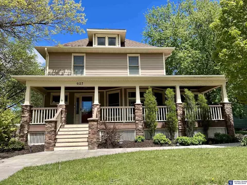 627 E 8 St, York, NE 68467