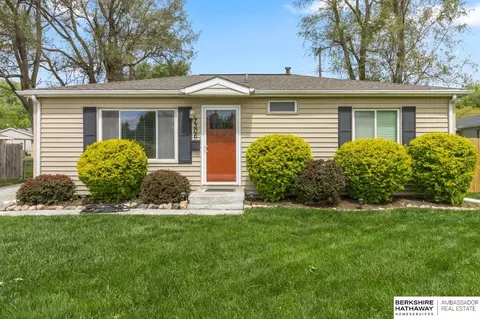 7306 Park View Blvd, La Vista, NE 68128