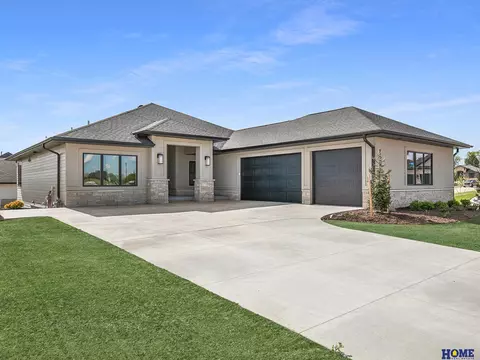 1247 S 97th St, Lincoln, NE 68526