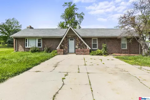 8410 Decatur St, Omaha, NE 68114