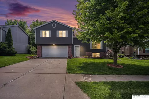 15317 Wirt St, Omaha, NE 68116