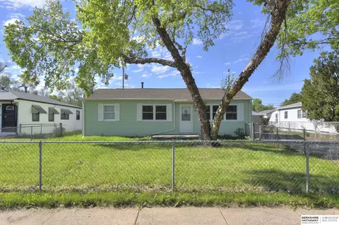 6221 H St, Omaha, NE 68117