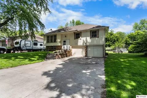 8816 Park View Blvd, La Vista, NE 68128