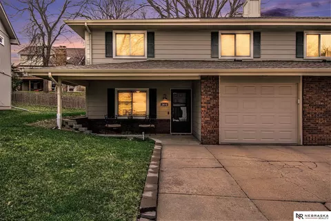 2810 S 162nd Plz, Omaha, NE 68130