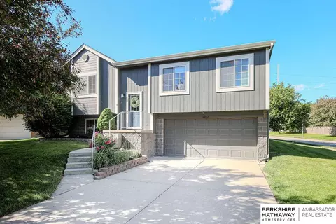 19002 S Cir, Omaha, NE 68135