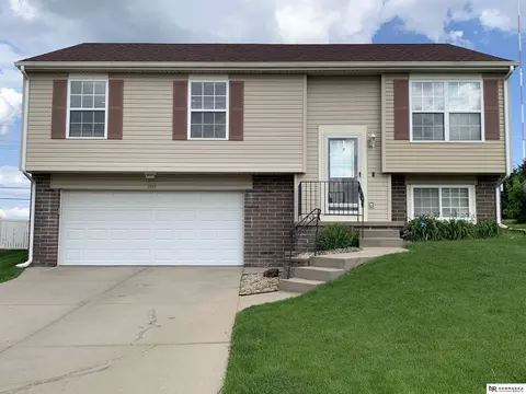 7811 Curtis Ave, Omaha, NE 68134