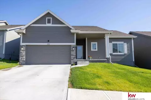 14768 Leeman St, Bennington, NE 68007