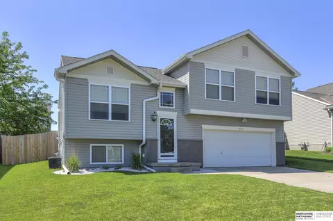 16137 Blackwalnut St, Omaha, NE 68136