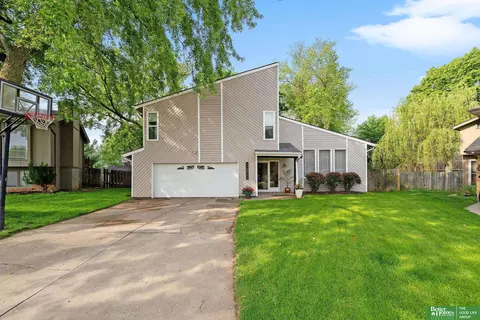 15443 Douglas Cir, Omaha, NE 68154