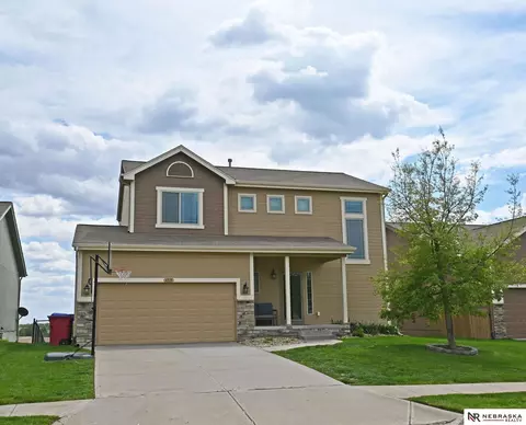 4515 Waterford Ave, Papillion, NE 68133