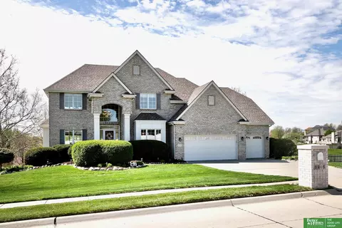 3905 Birchwood Dr, Bellevue, NE 68123