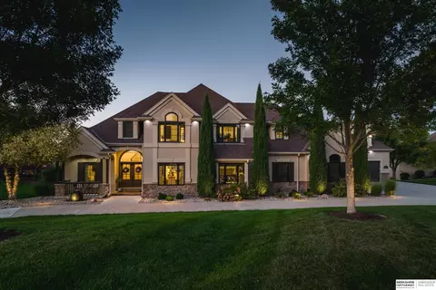 17730 S Reflection Ave, Bennington, NE 68007