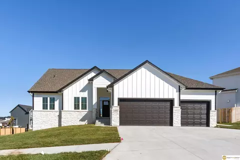 6995 N 172nd St, Bennington, NE 68007
