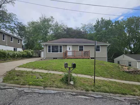105 Louise Ave, Glenwood, IA 51534
