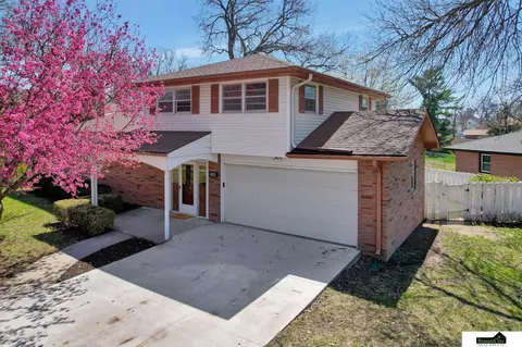 6821 Monterey Dr, Lincoln, NE 68506