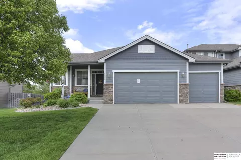 6122 S 193rd St, Omaha, NE 68135