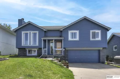 8335 Hanover St, Omaha, NE 68122
