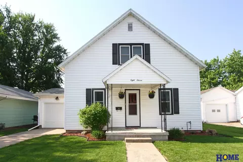 811 3rd St, Milford, NE 68405