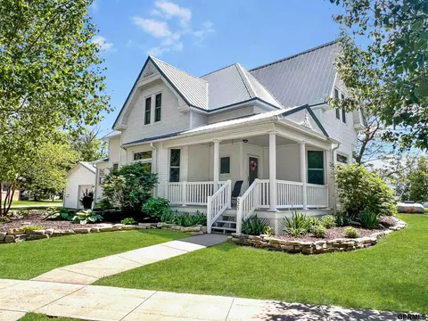225 Piggott St, Bruning, NE 68322