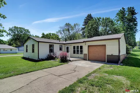 5241 Orchard St, Lincoln, NE 68504
