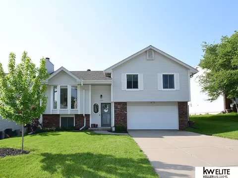 15927 O Cir, Omaha, NE 68135