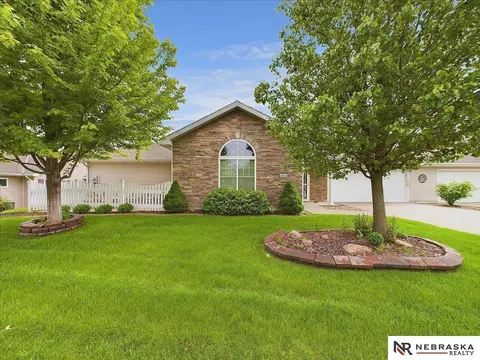 16055 Tucker Ct, Bennington, NE 68007
