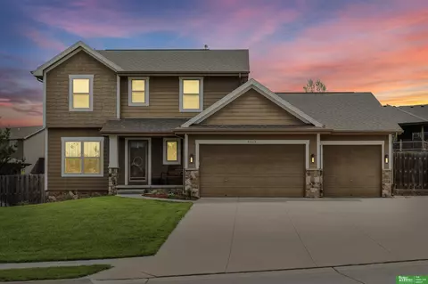 9813 S 173rd Ave, Omaha, NE 68136