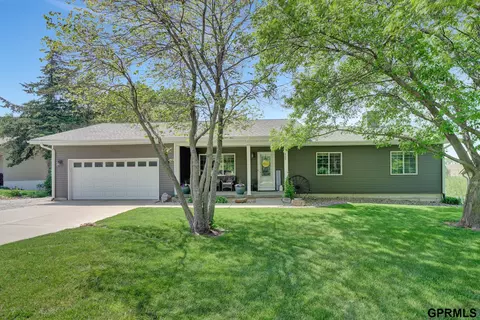805 Lakeview Dr, Eagle, NE 68347