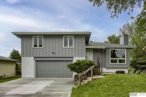 5317 S 93rd St, Omaha, NE 68127