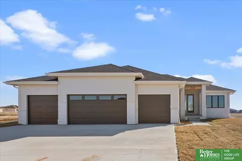 19058 Pinehurst Ave, Omaha, NE 68136