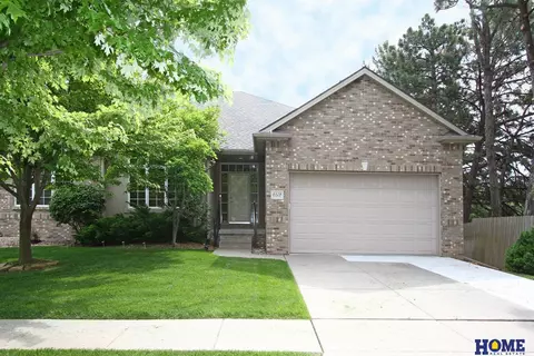 6328 S 85th Pl, Lincoln, NE 68526