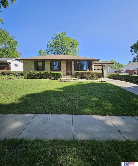 7140 Dudley St, Lincoln, NE 68505