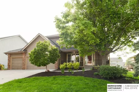 11912 Timberridge Dr, Papillion, NE 68133