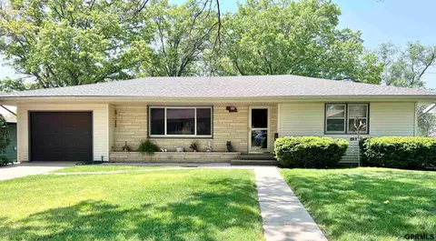649 N 4th St, Hebron, NE 68370