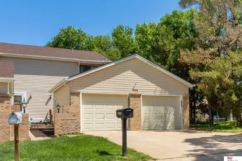 2720 Woodbine Ct, Bellevue, NE 68005
