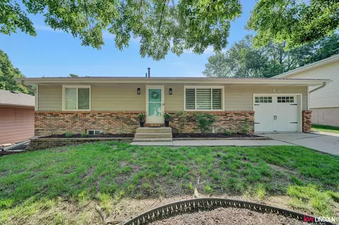 5820 S 50 St, Lincoln, NE 68516
