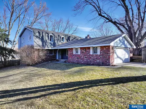 1540 Twin Ridge Rd, Lincoln, NE 68506